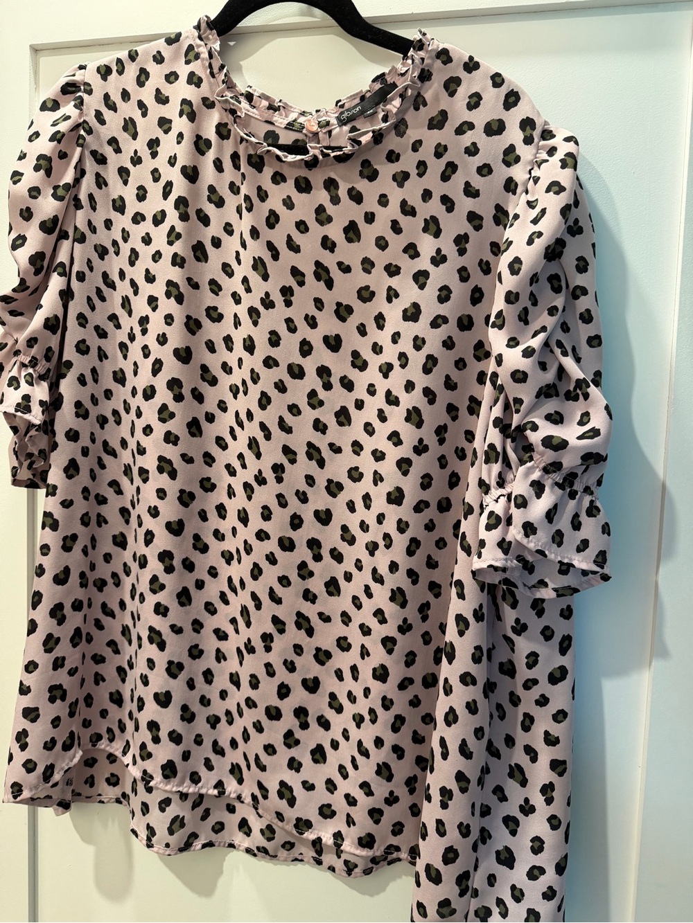Gibson Light Pink Leopard-Print Ruffle-Trim Blouse